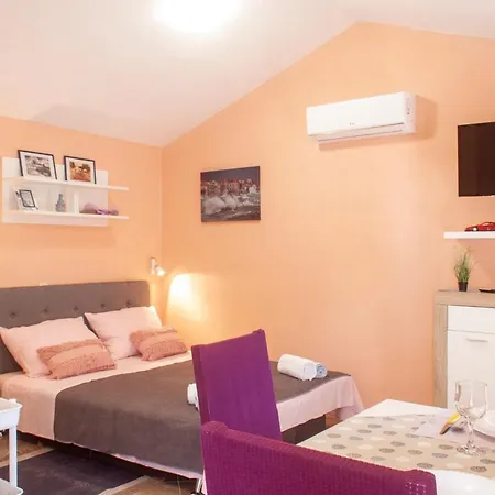 Ivka Apartment *